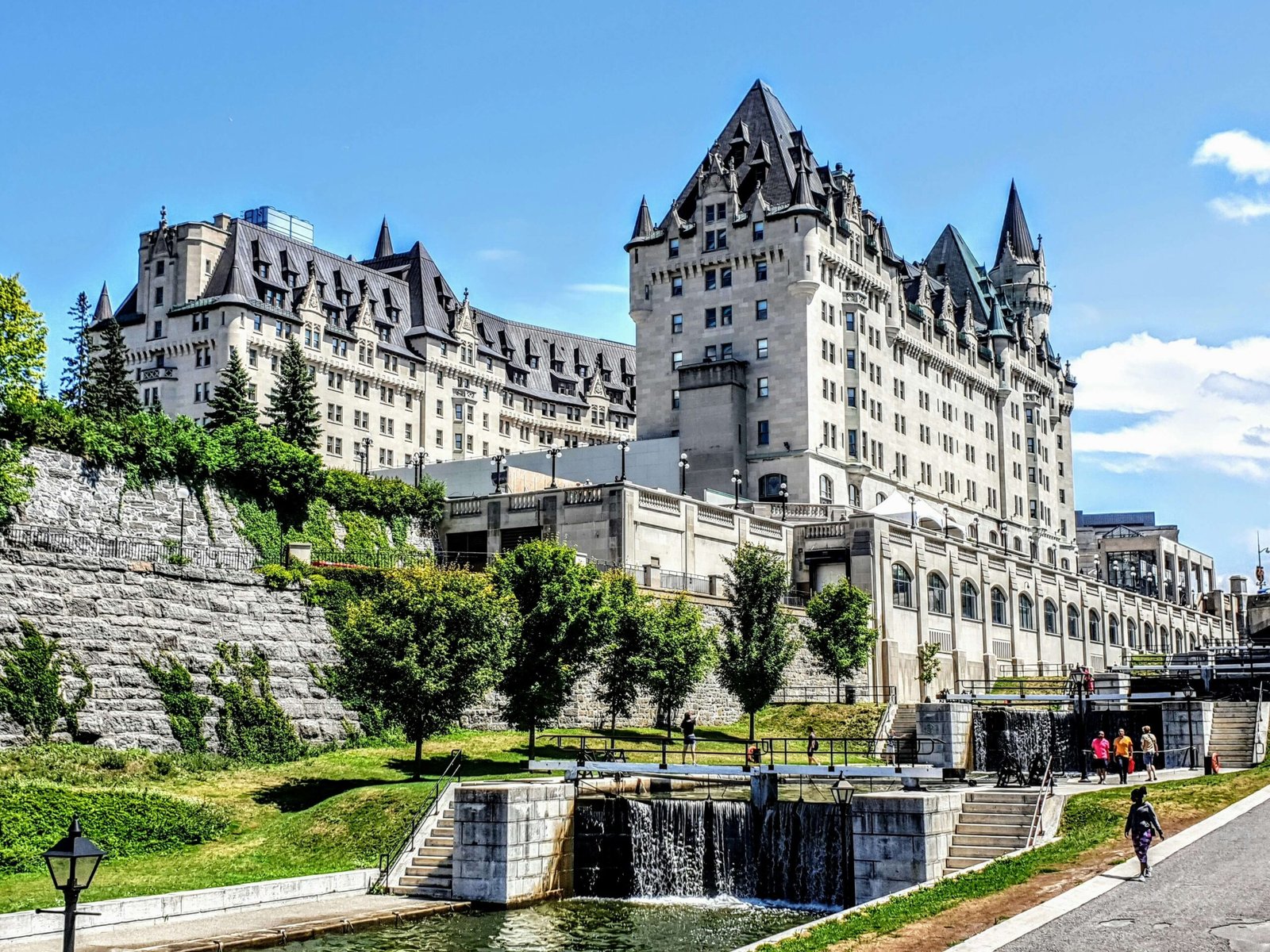 Château Laurier en Ottawa junto al canal Rideau