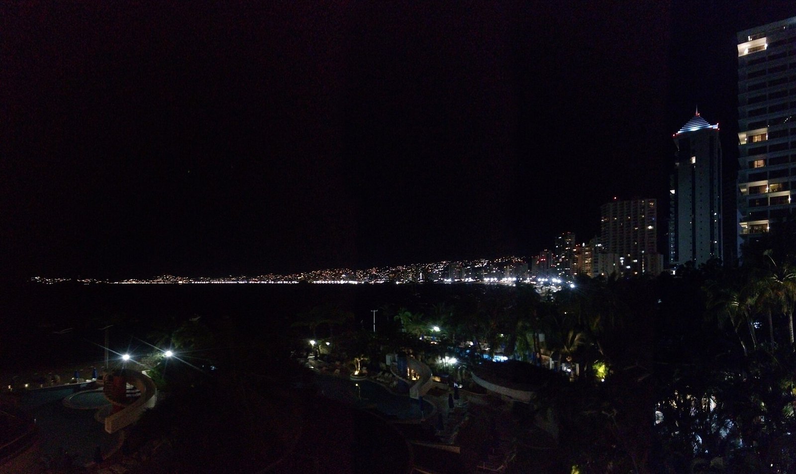 Bahía de Acapulco iluminada de noche, Guerrero