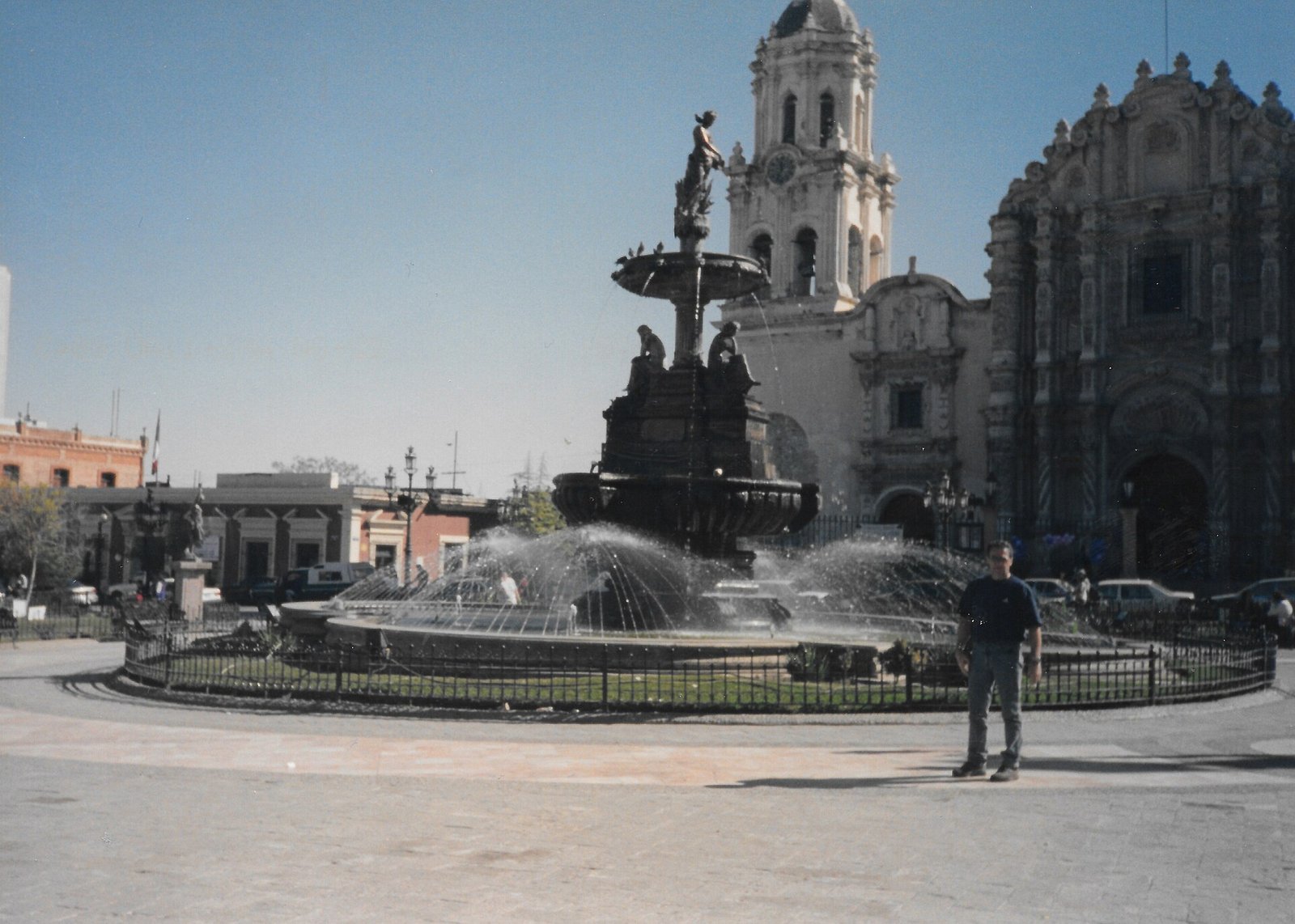 Fachada de la Catedral de Santiago y el centro histórico de Saltillo, Coahuila